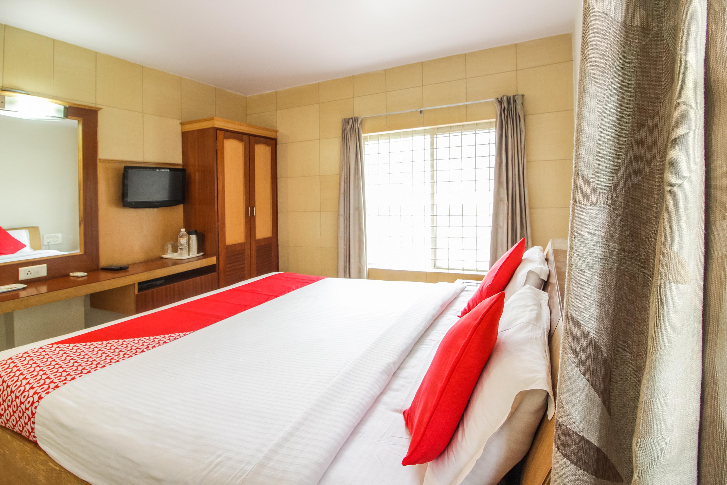 Hotel White Parrot Mysore Bagian luar foto