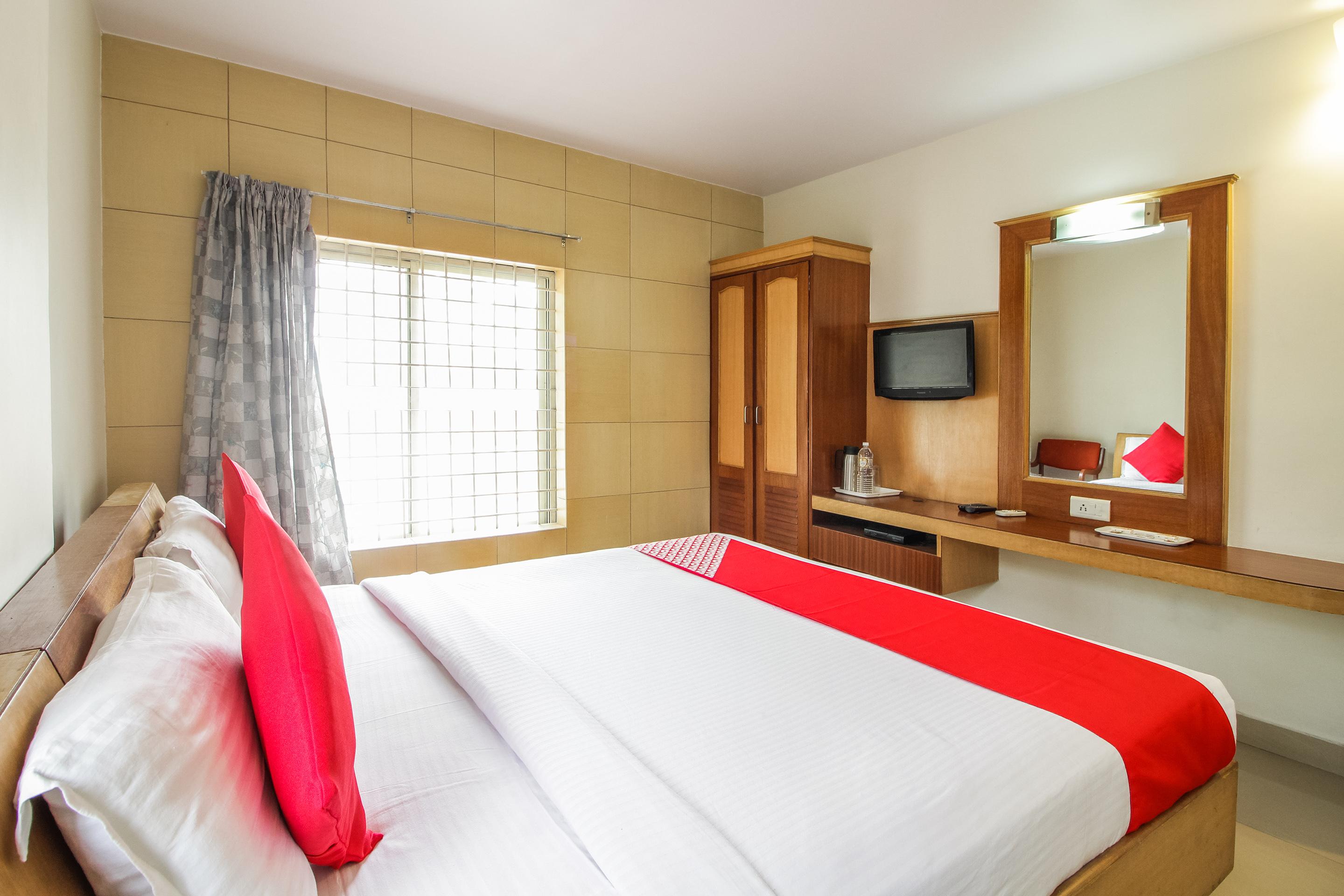 Hotel White Parrot Mysore Bagian luar foto
