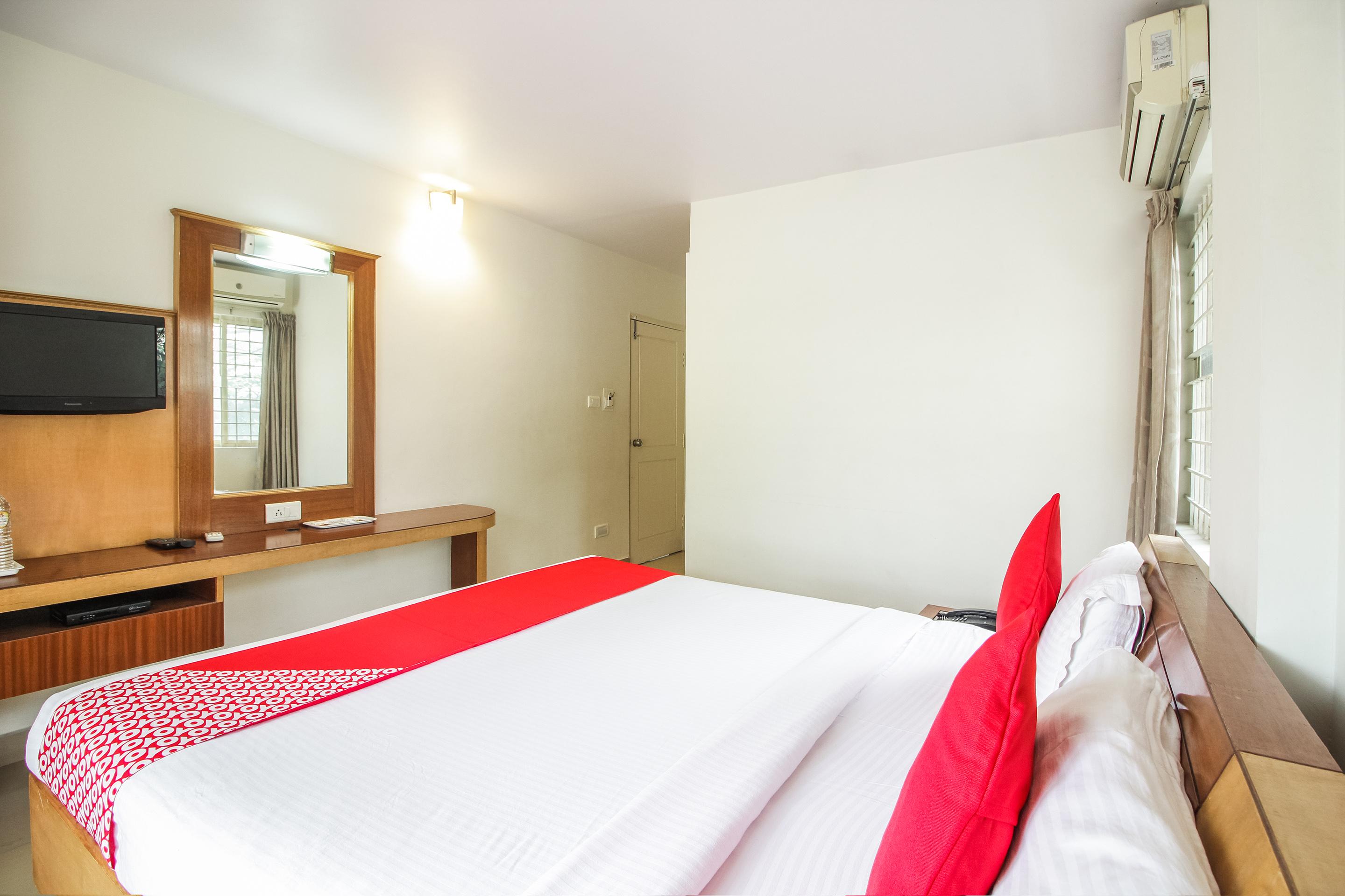 Hotel White Parrot Mysore Bagian luar foto