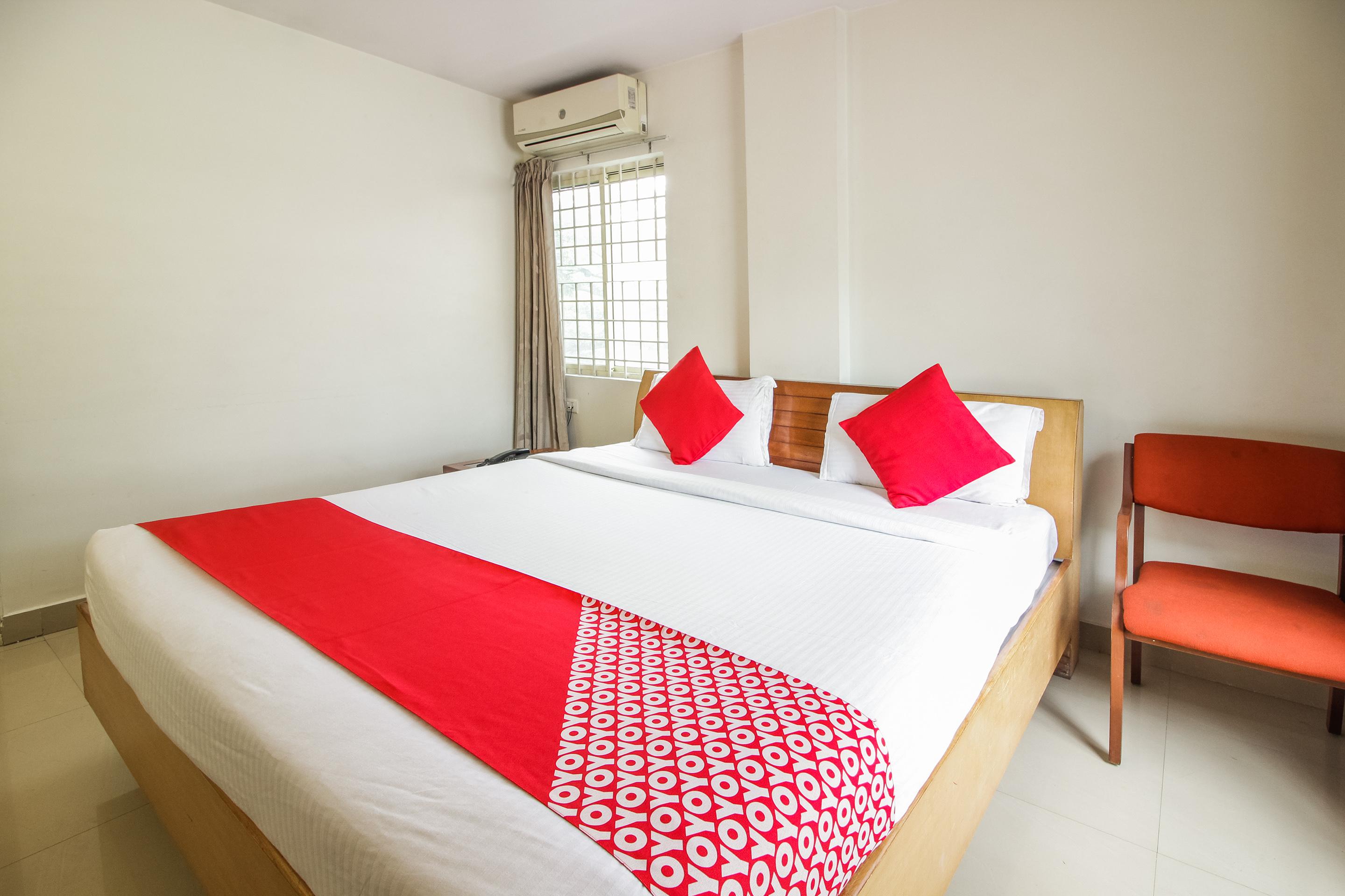 Hotel White Parrot Mysore Bagian luar foto