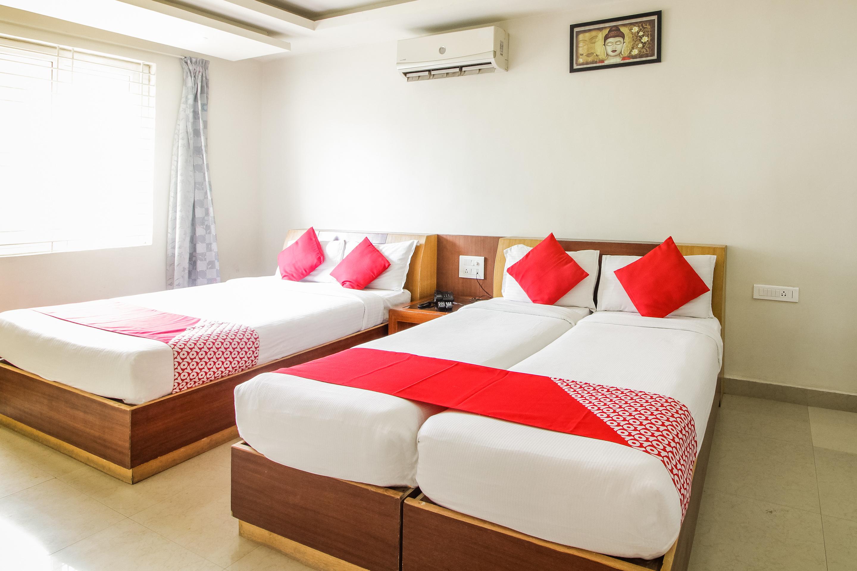 Hotel White Parrot Mysore Bagian luar foto