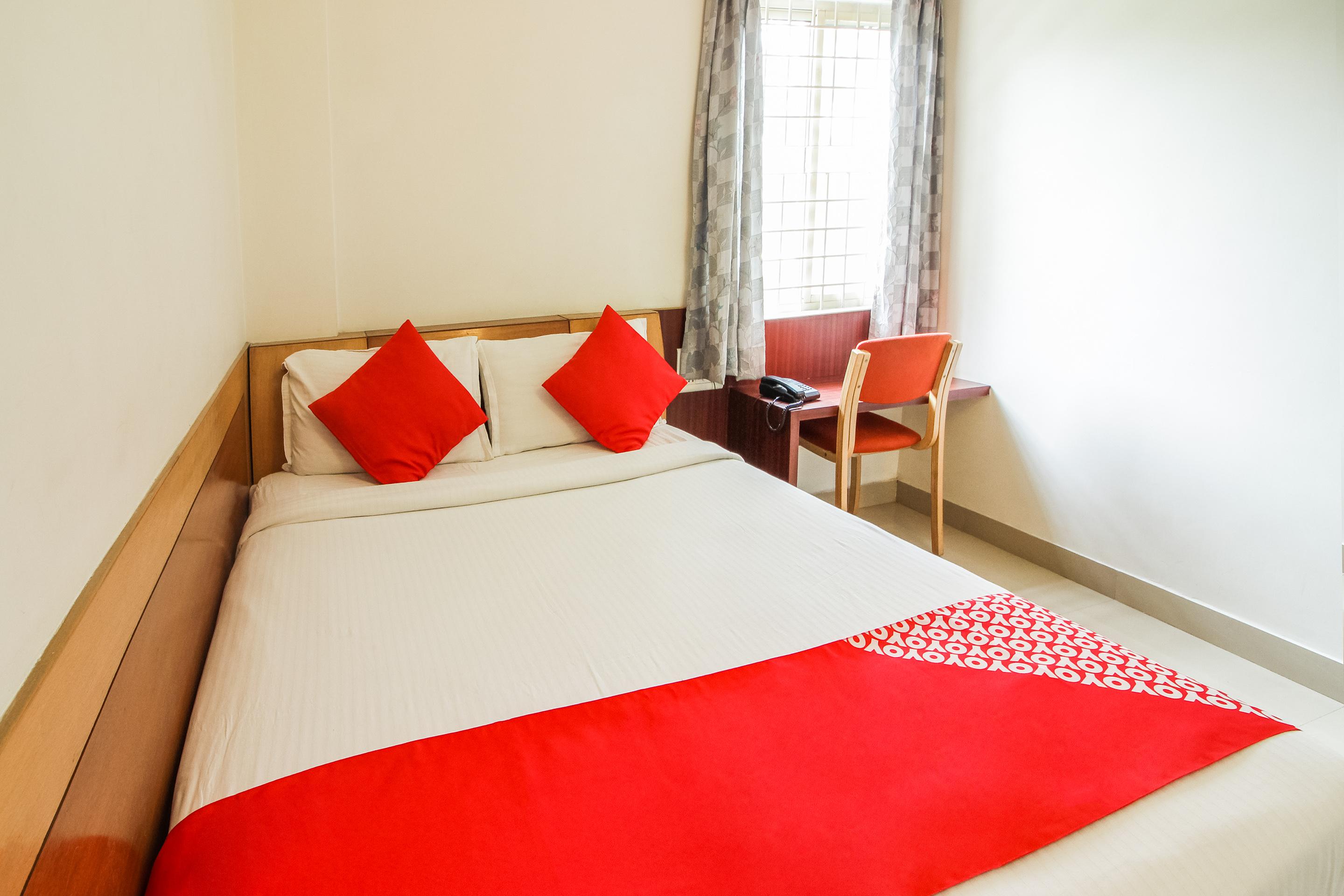 Hotel White Parrot Mysore Bagian luar foto