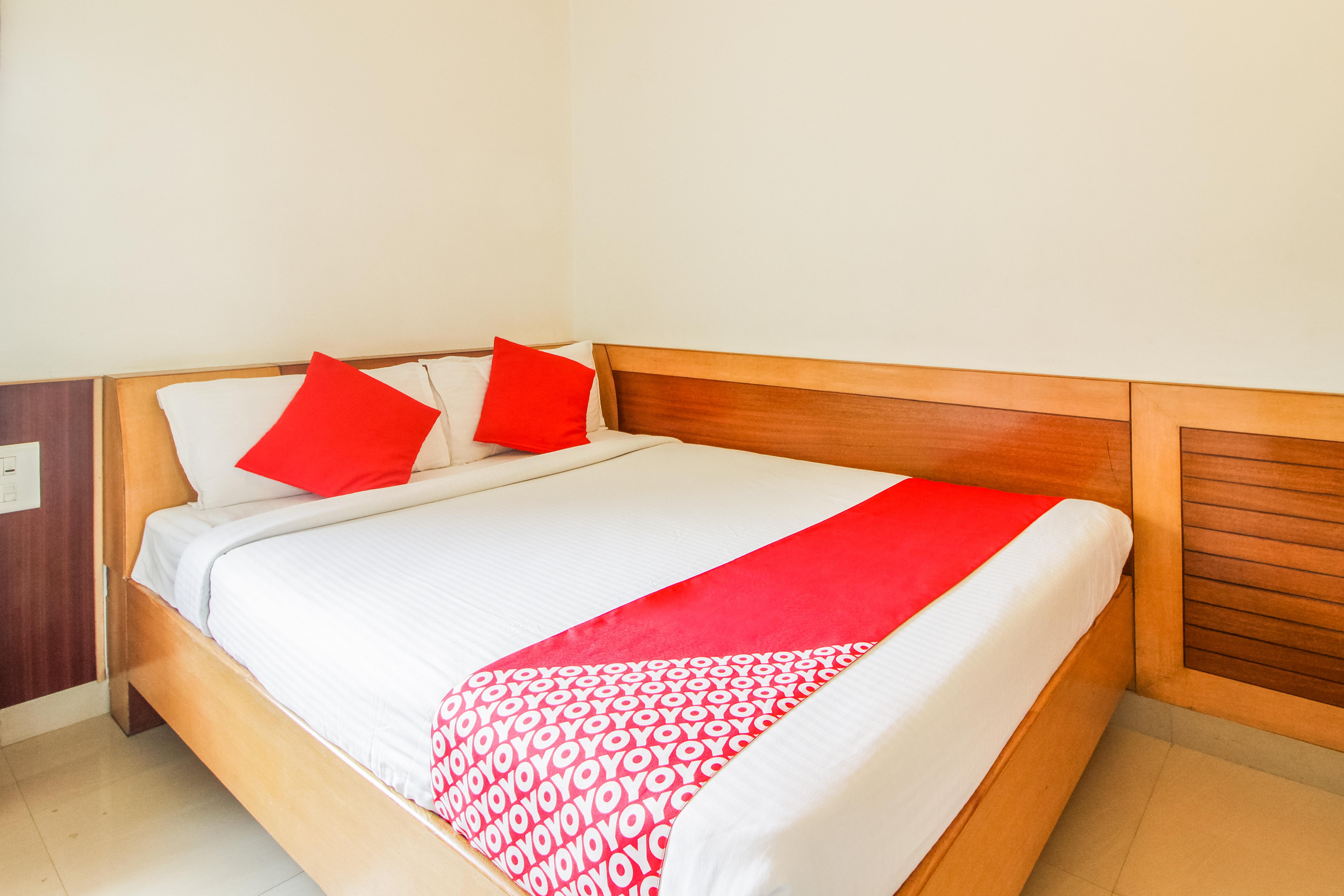 Hotel White Parrot Mysore Bagian luar foto