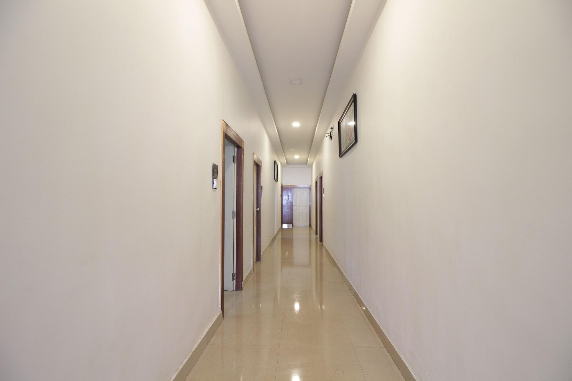 Hotel White Parrot Mysore Bagian luar foto