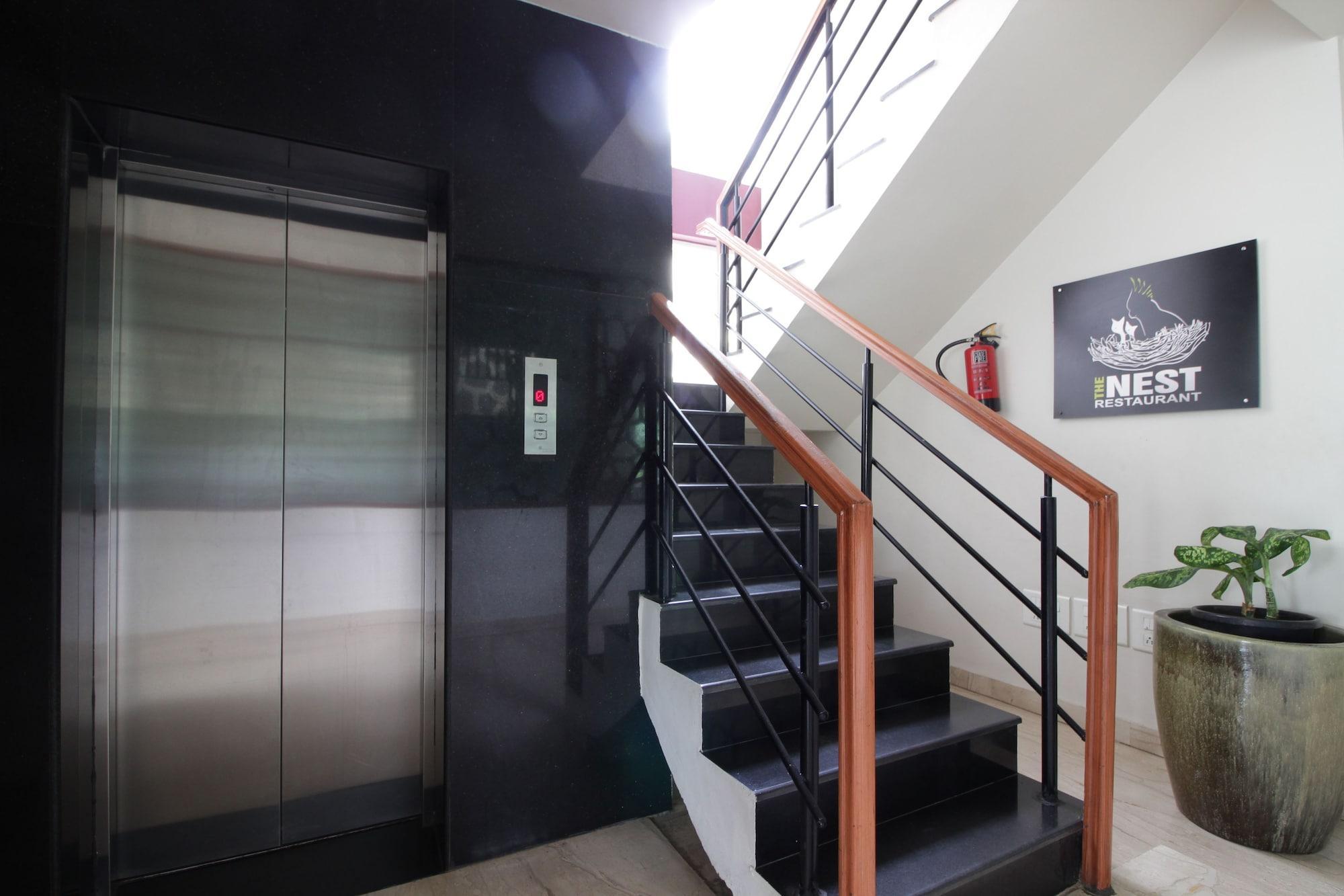 Hotel White Parrot Mysore Bagian luar foto