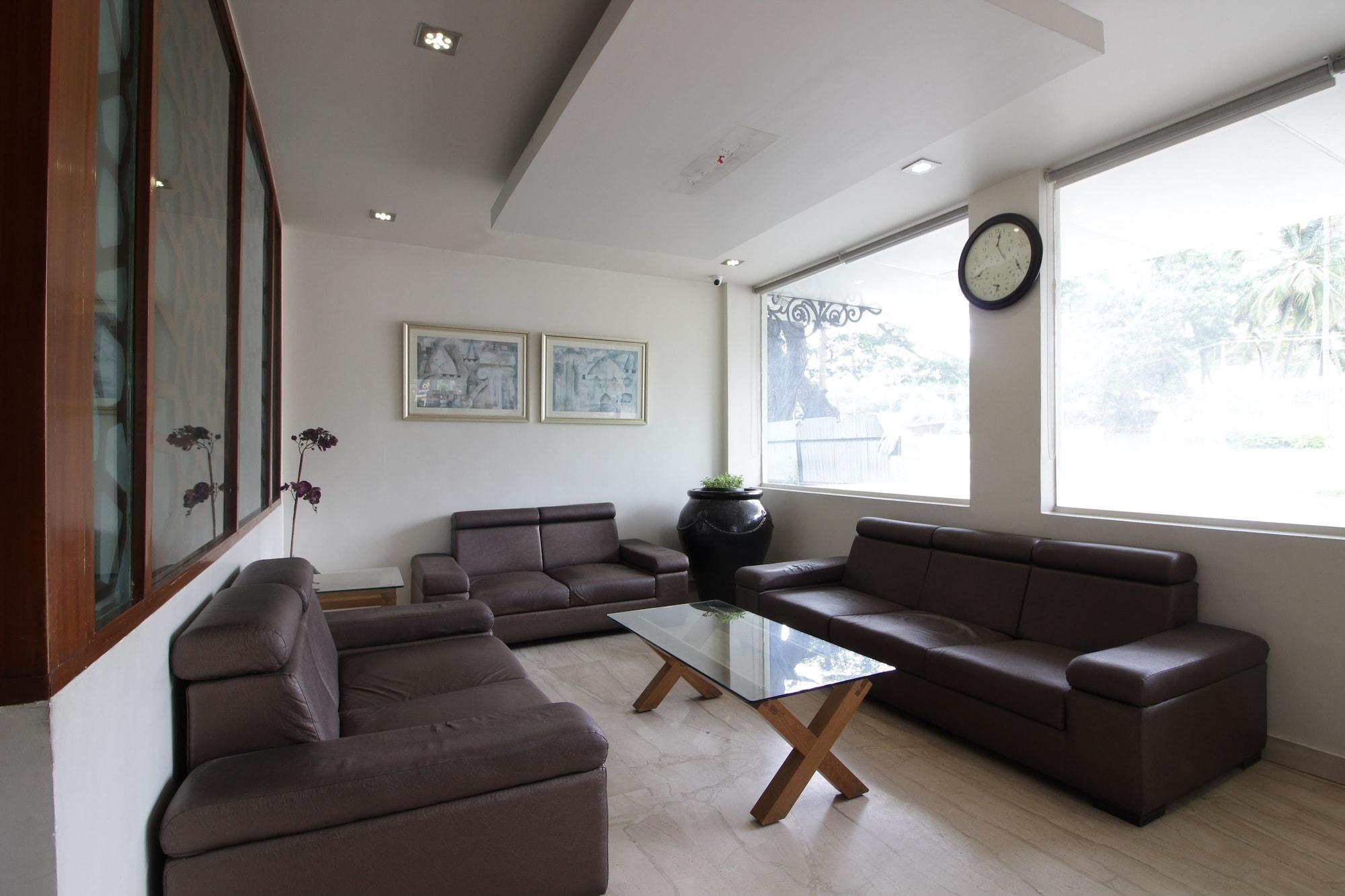 Hotel White Parrot Mysore Bagian luar foto