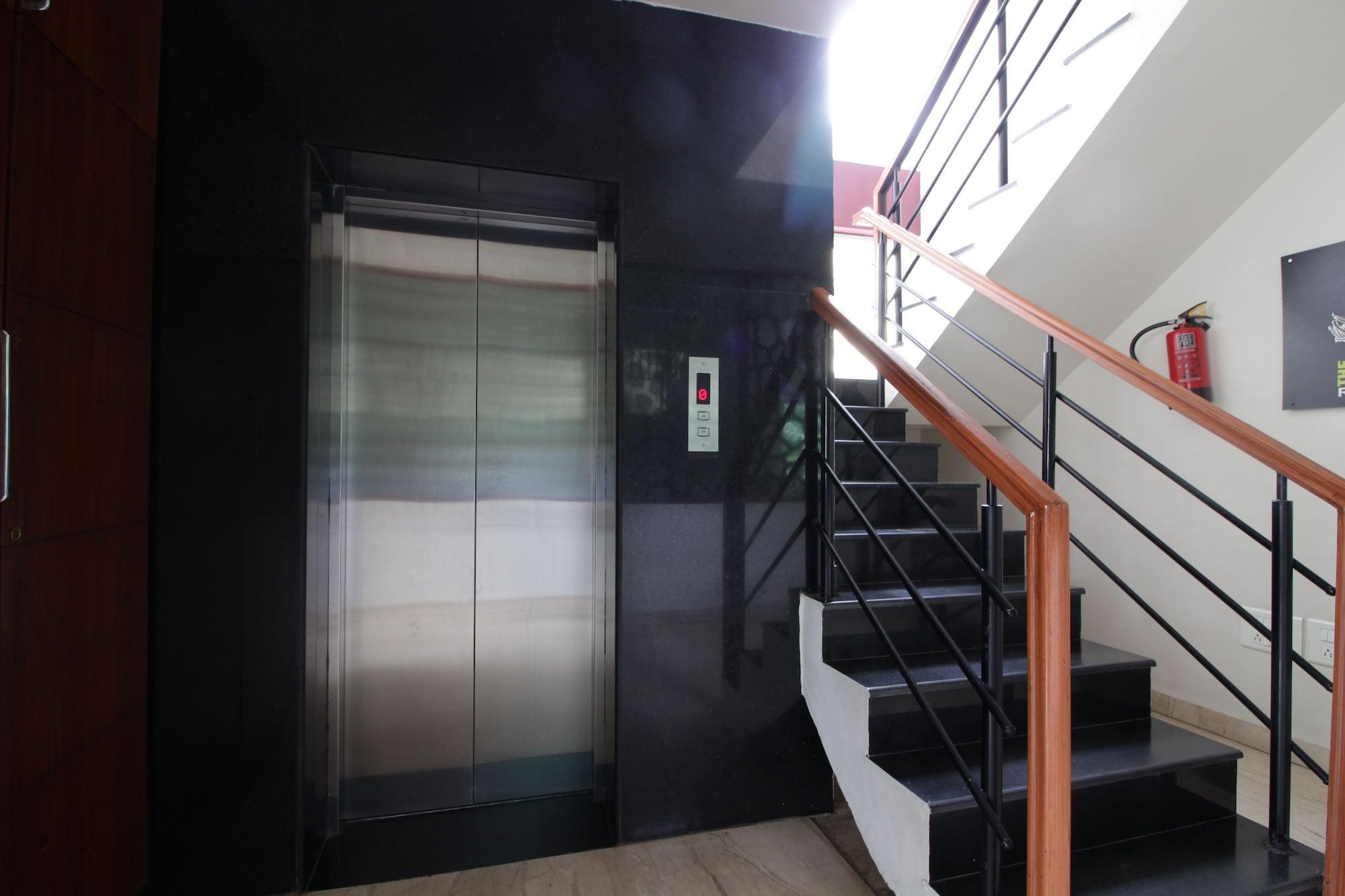 Hotel White Parrot Mysore Bagian luar foto