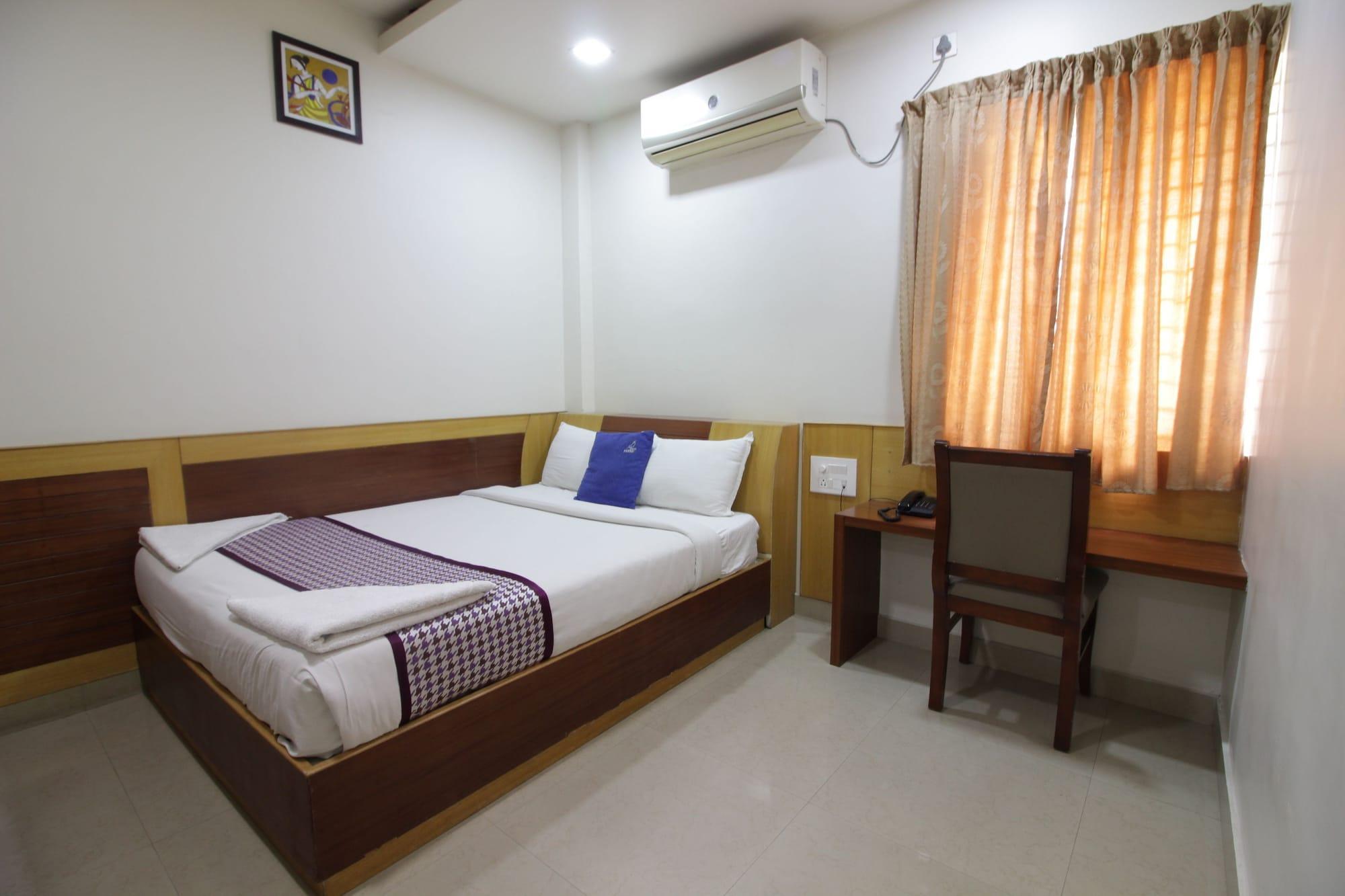 Hotel White Parrot Mysore Bagian luar foto
