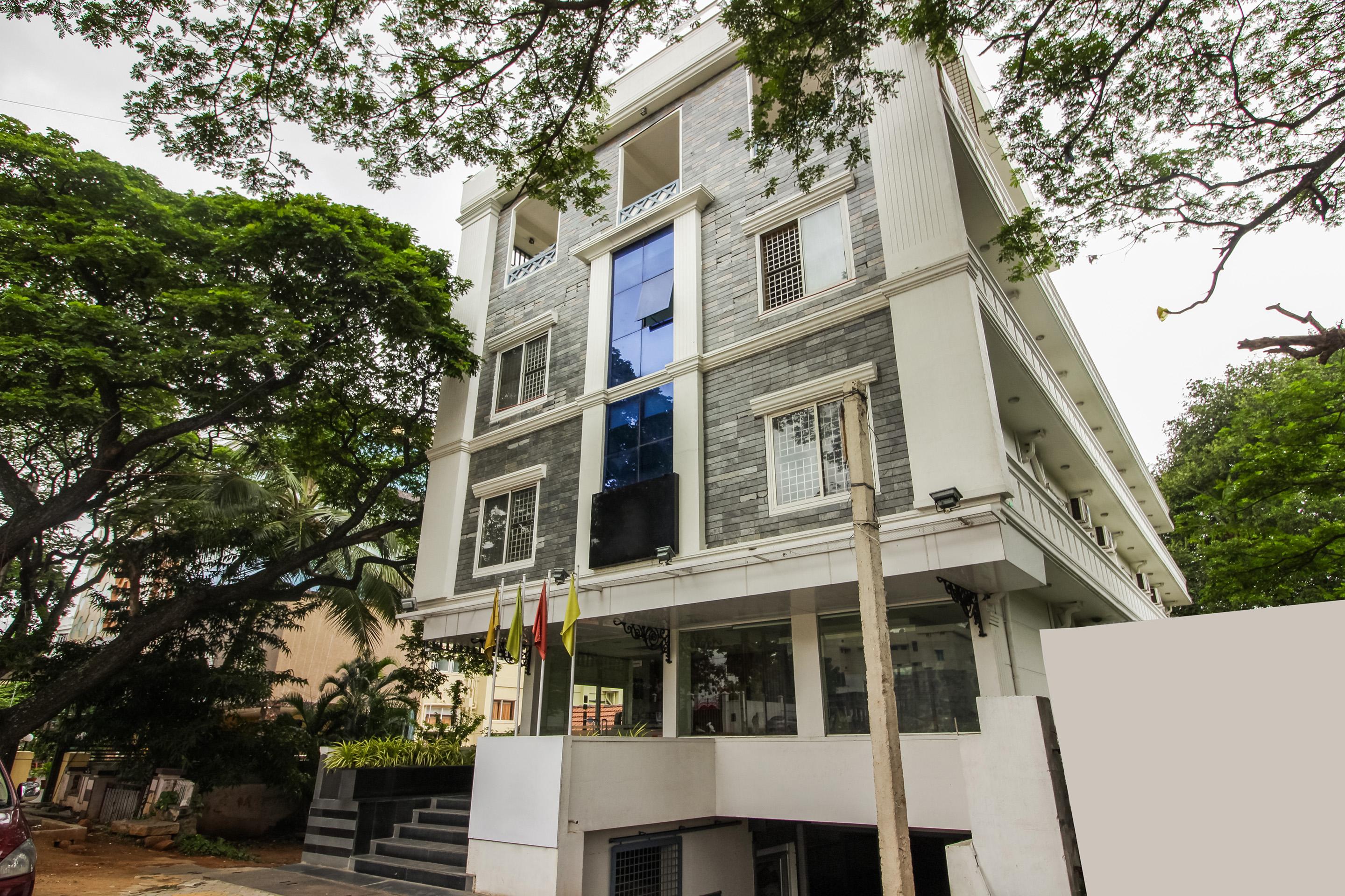 Hotel White Parrot Mysore Bagian luar foto