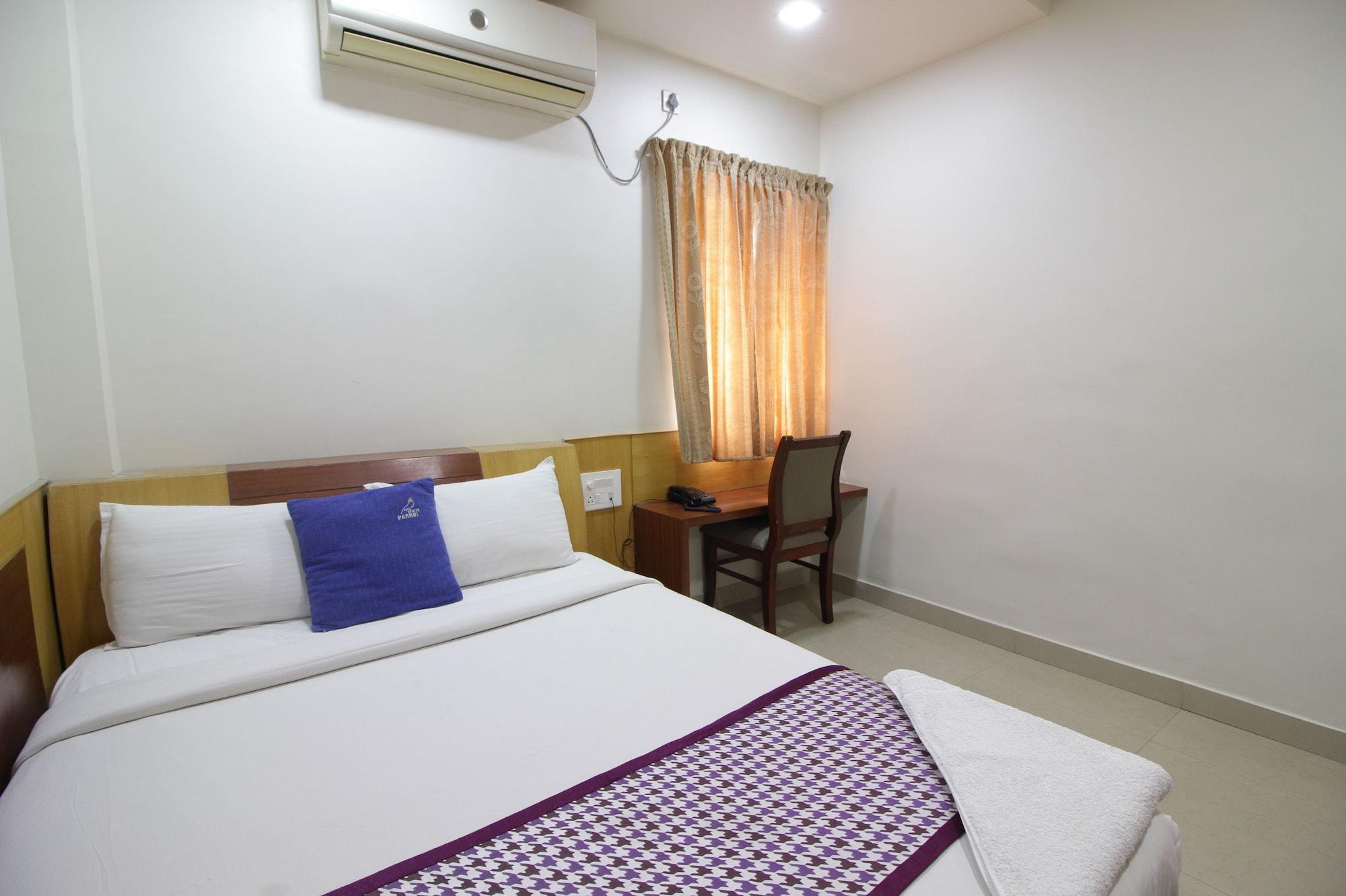 Hotel White Parrot Mysore Bagian luar foto