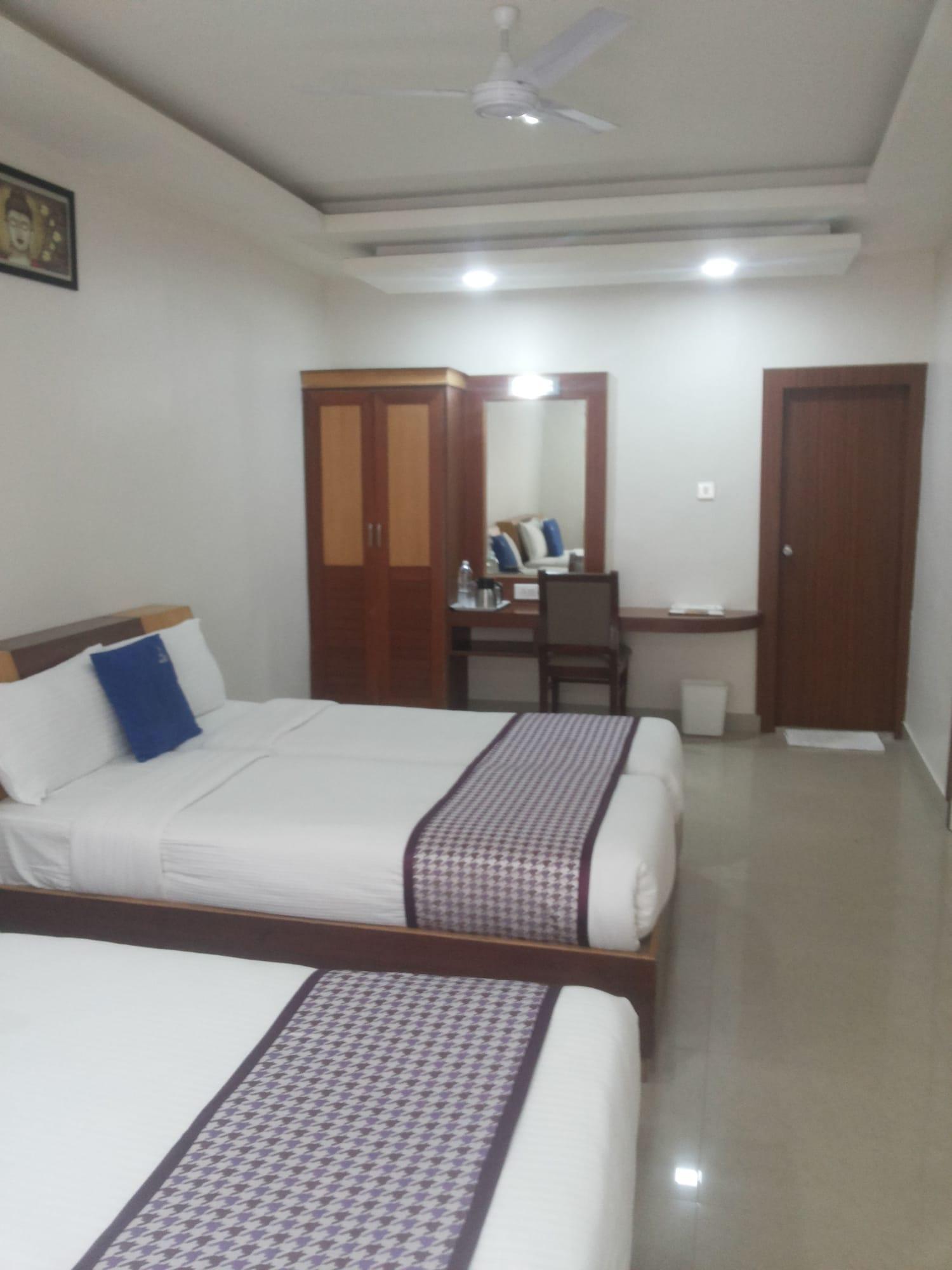Hotel White Parrot Mysore Bagian luar foto
