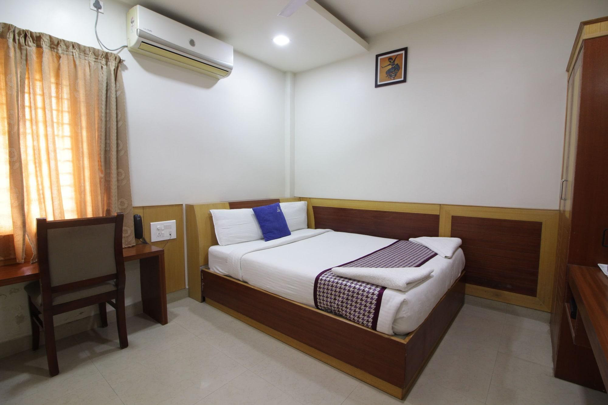 Hotel White Parrot Mysore Bagian luar foto