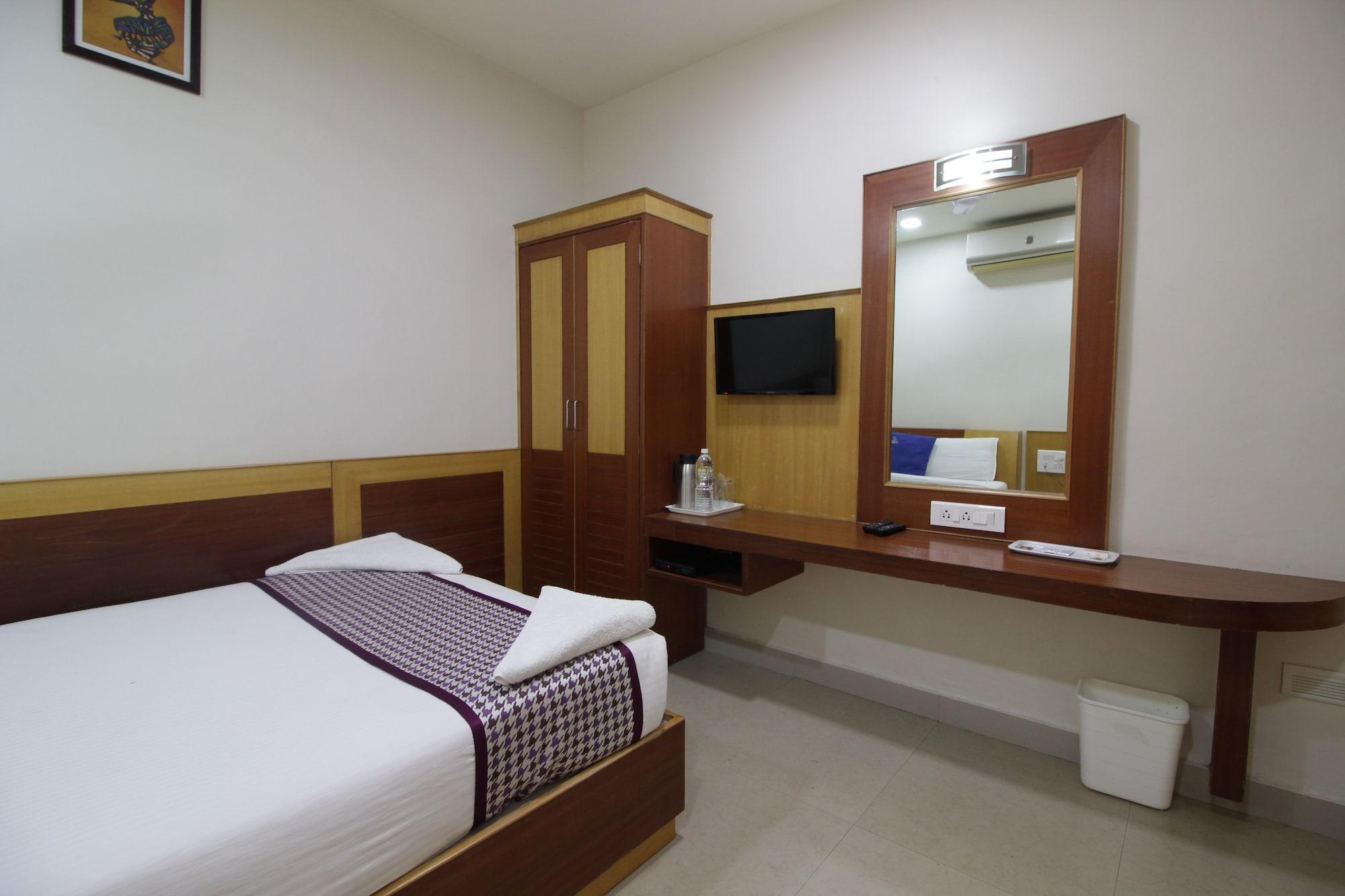 Hotel White Parrot Mysore Bagian luar foto