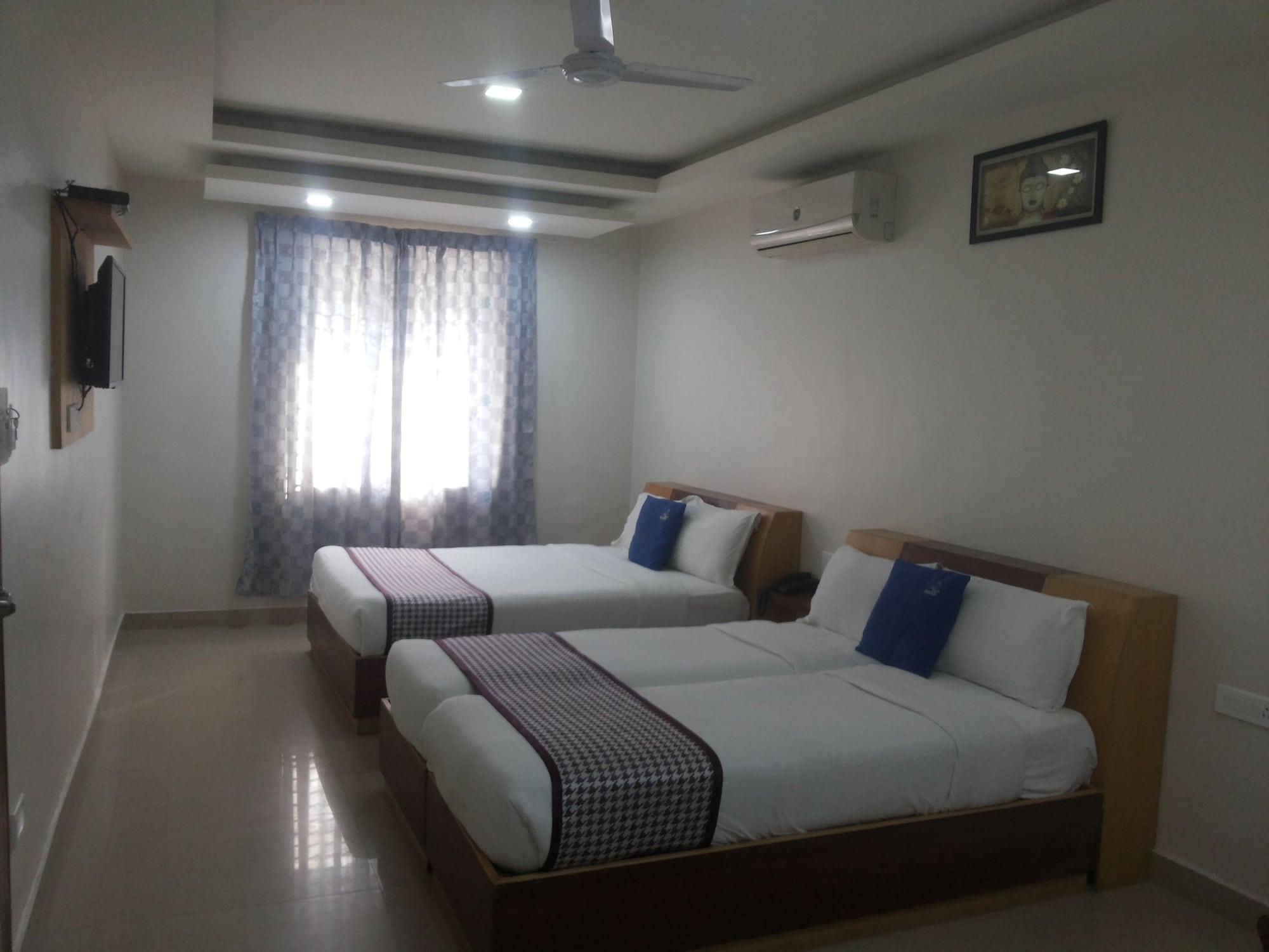 Hotel White Parrot Mysore Bagian luar foto