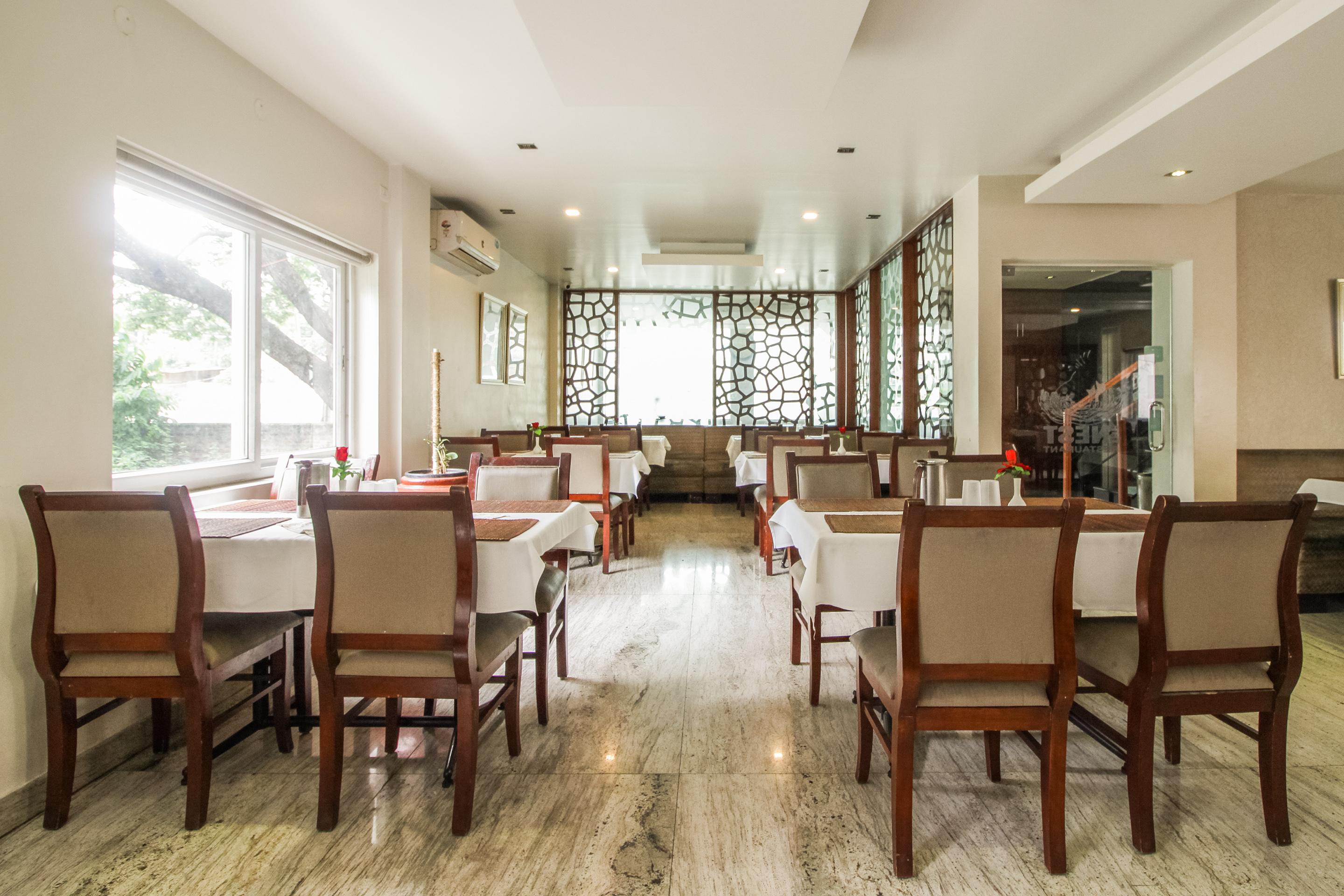 Hotel White Parrot Mysore Bagian luar foto