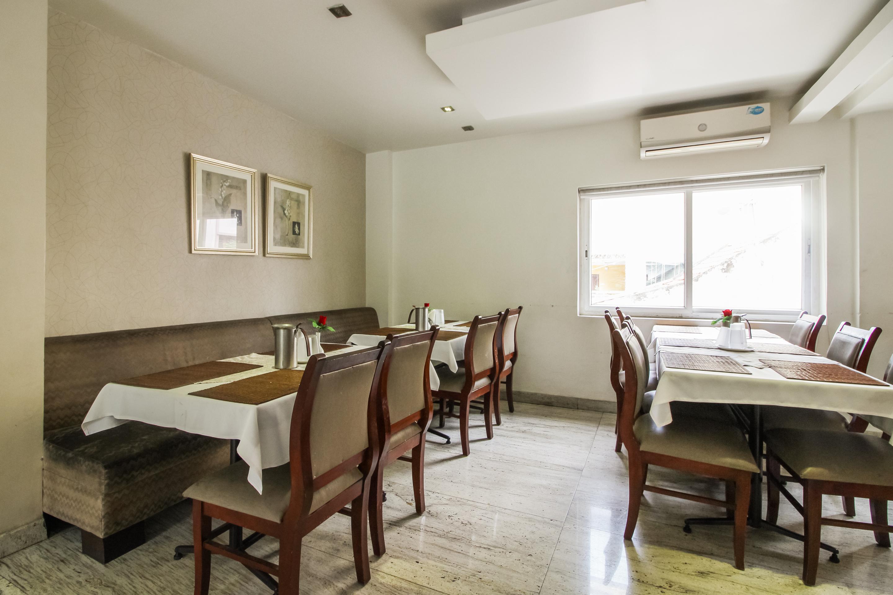 Hotel White Parrot Mysore Bagian luar foto