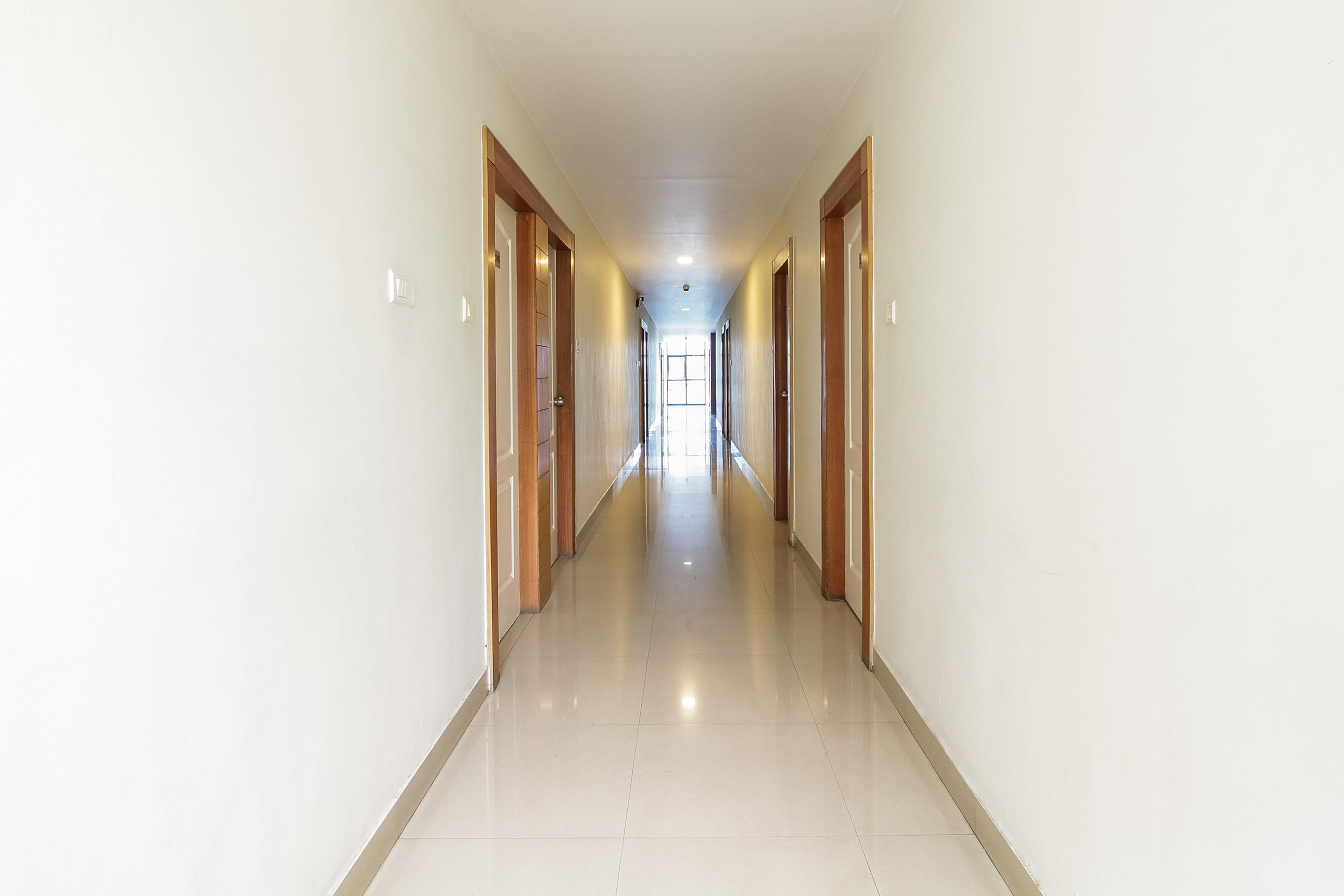Hotel White Parrot Mysore Bagian luar foto
