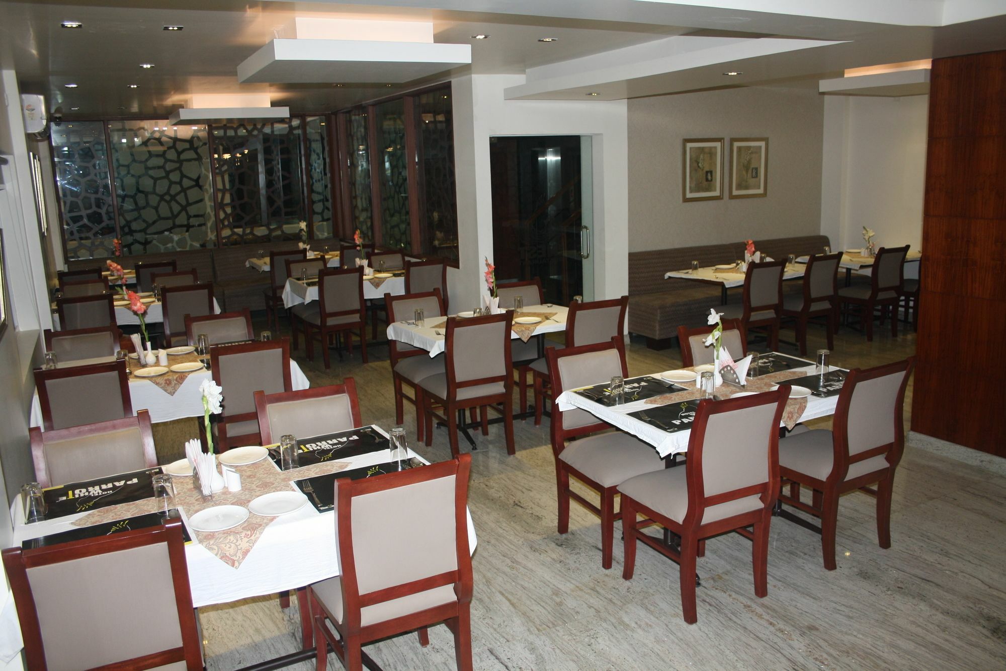 Hotel White Parrot Mysore Bagian luar foto